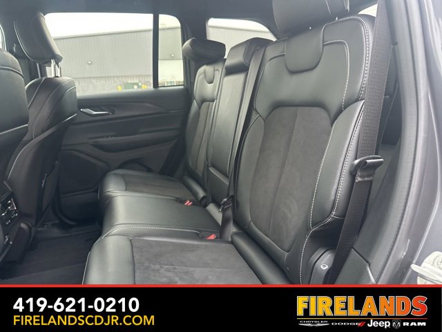 Used 2024 Jeep Grand Cherokee Altitude image 7