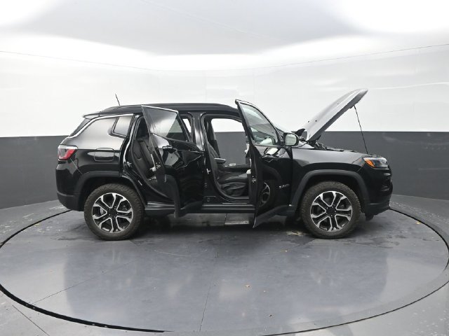 Used 2022 Jeep Compass Limited w/ Sun and Sound Group AWD/4WD image 36