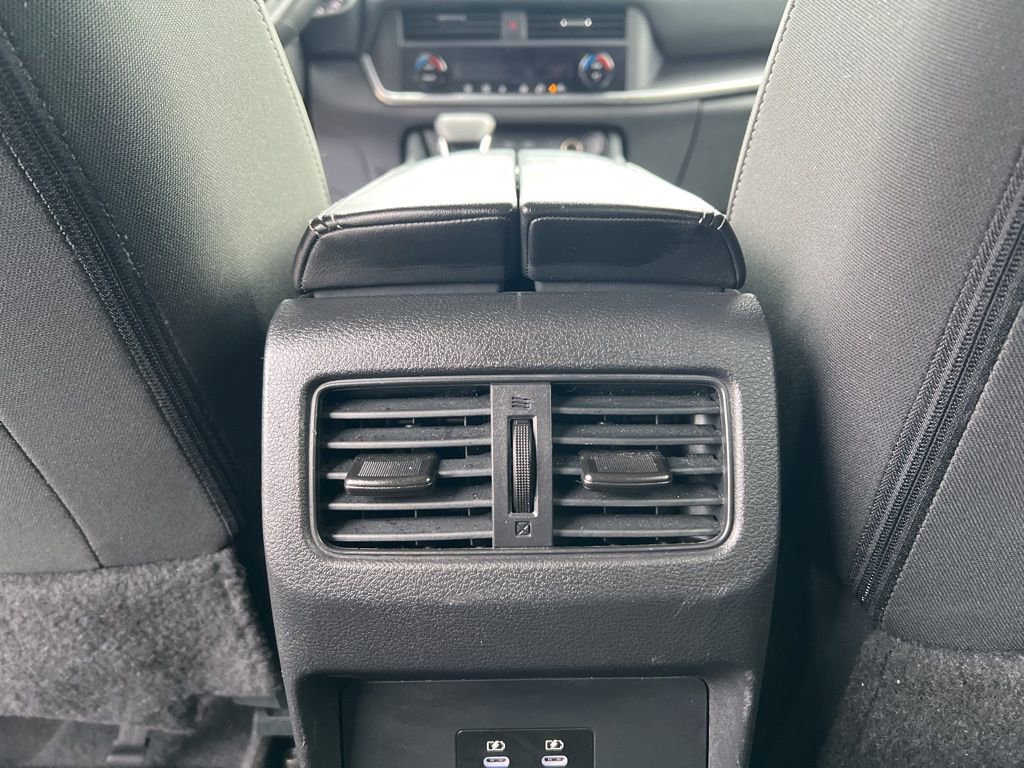 Used 2025 Nissan Rogue SV image 29