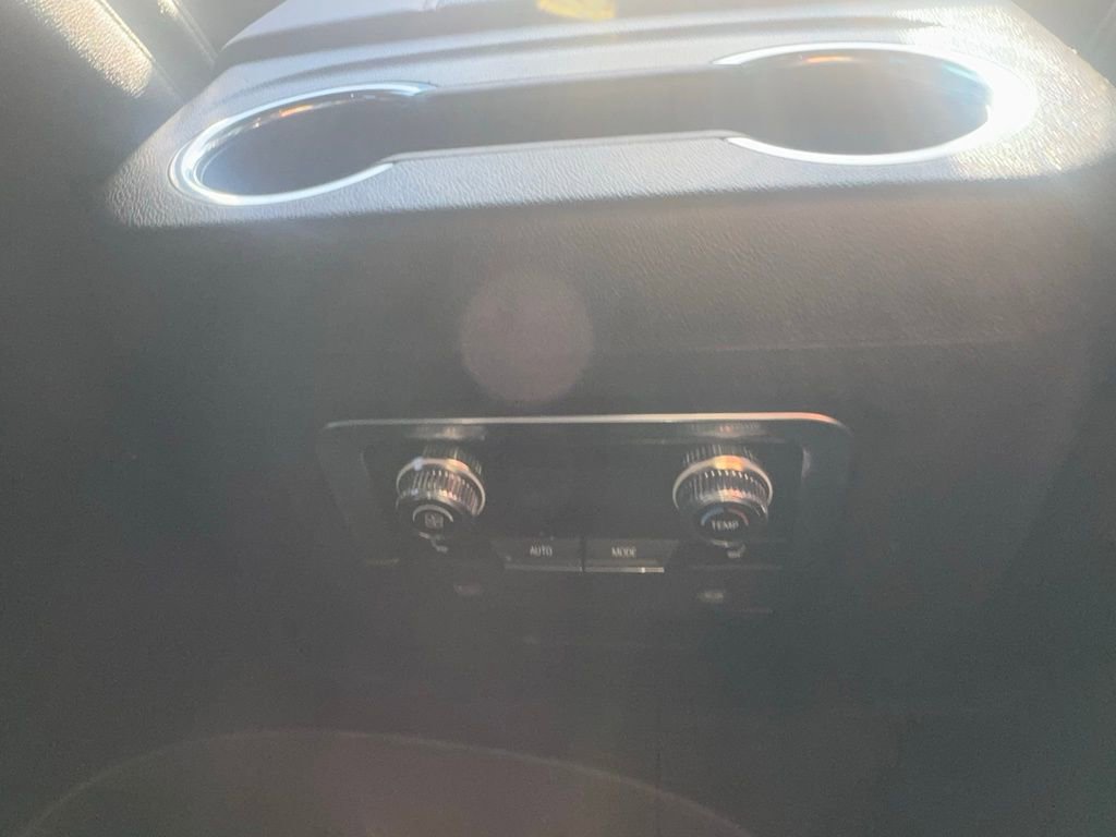 Used 2023 GMC Yukon SLT w/ SLT Premium Package image 15