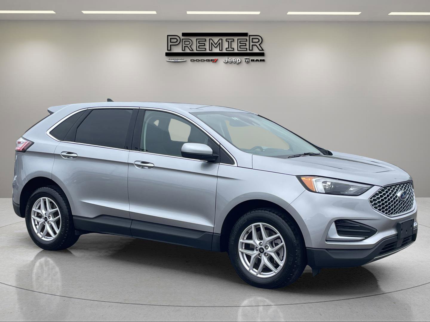 Used 2024 Ford Edge SEL image 3