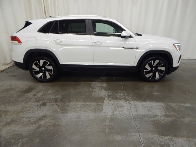 Used 2024 Volkswagen Atlas Cross Sport SE image 2
