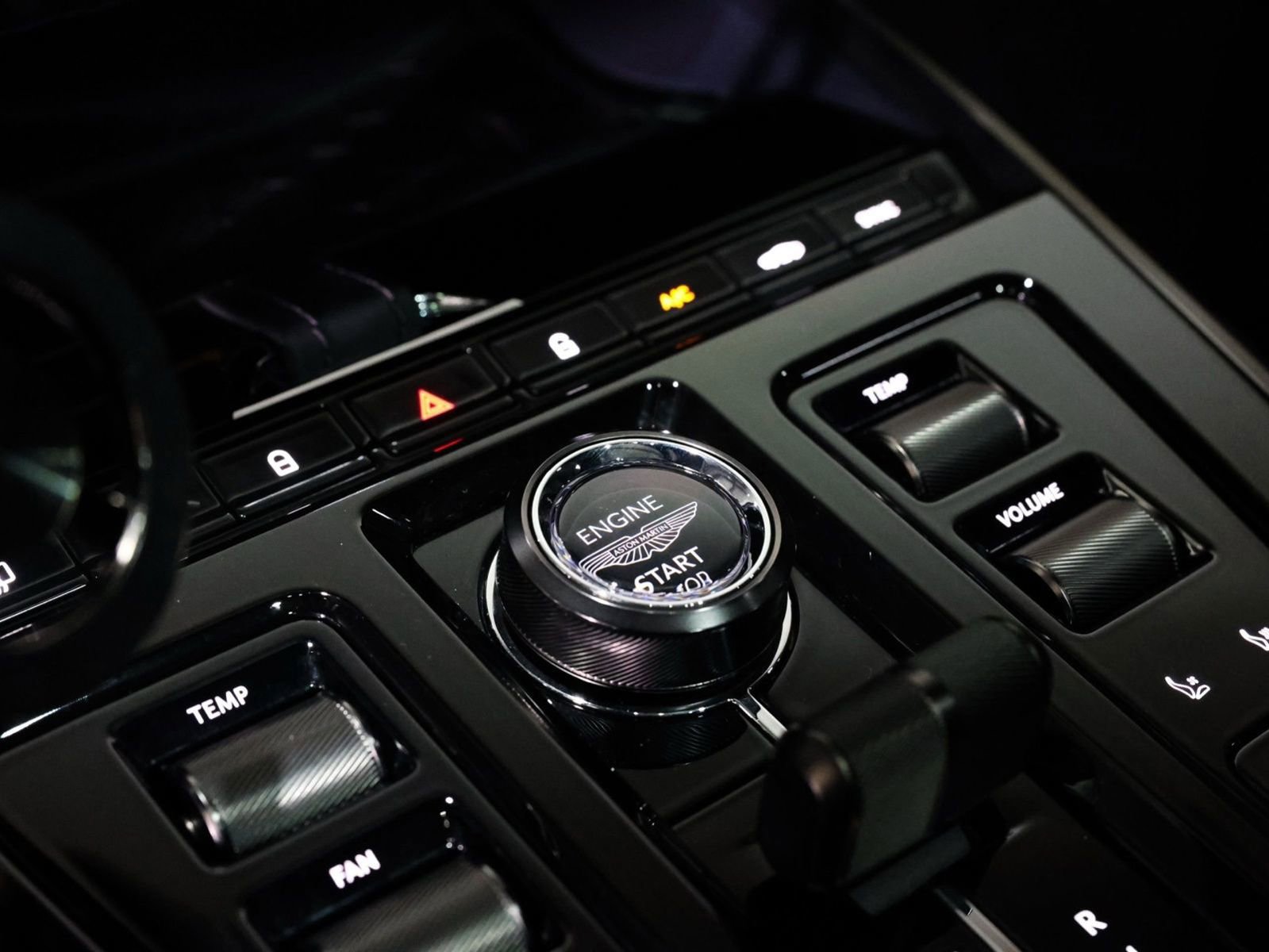 Used 2025 Aston Martin DBX 707 image 39