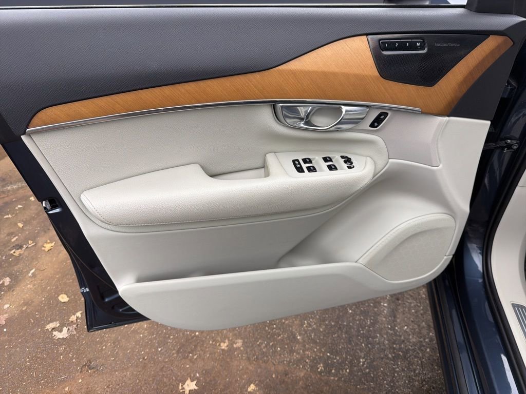 Used 2021 Volvo XC90 T6 Momentum w/ Climate Package image 12