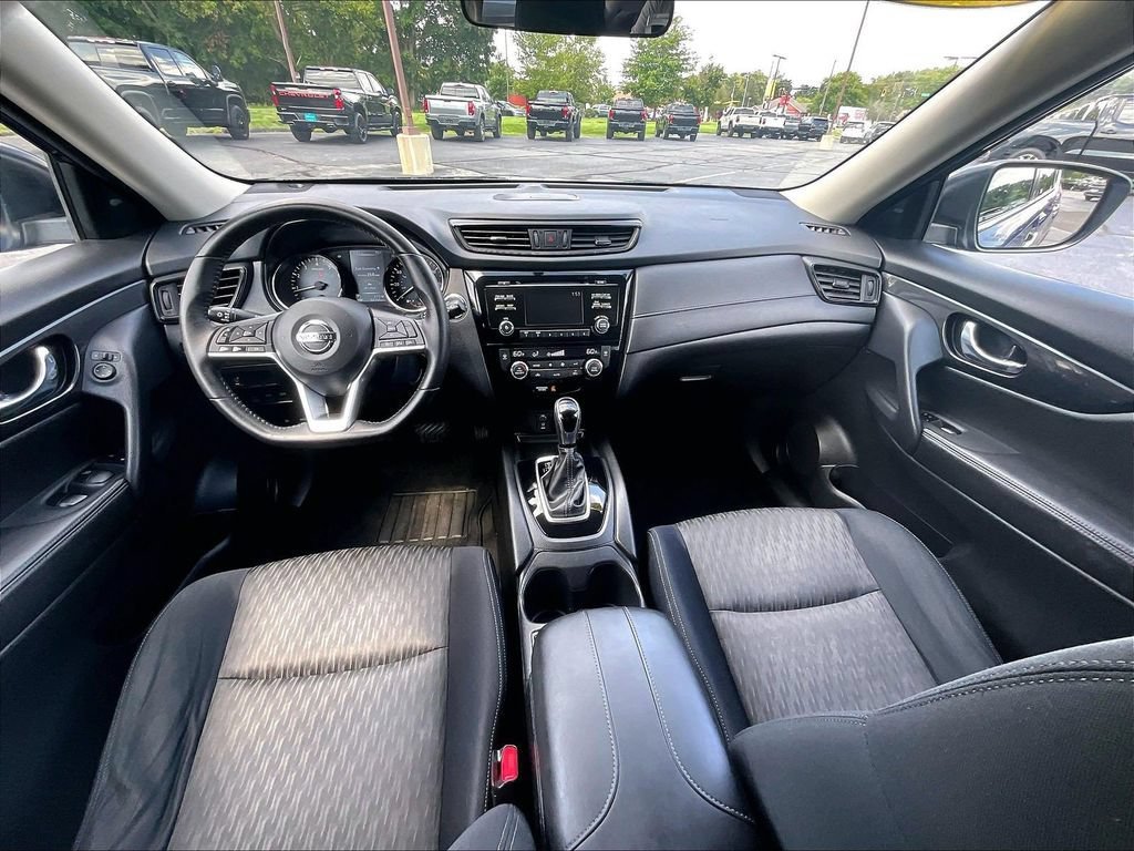 Used 2017 Nissan Rogue SV AWD/4WD image 20