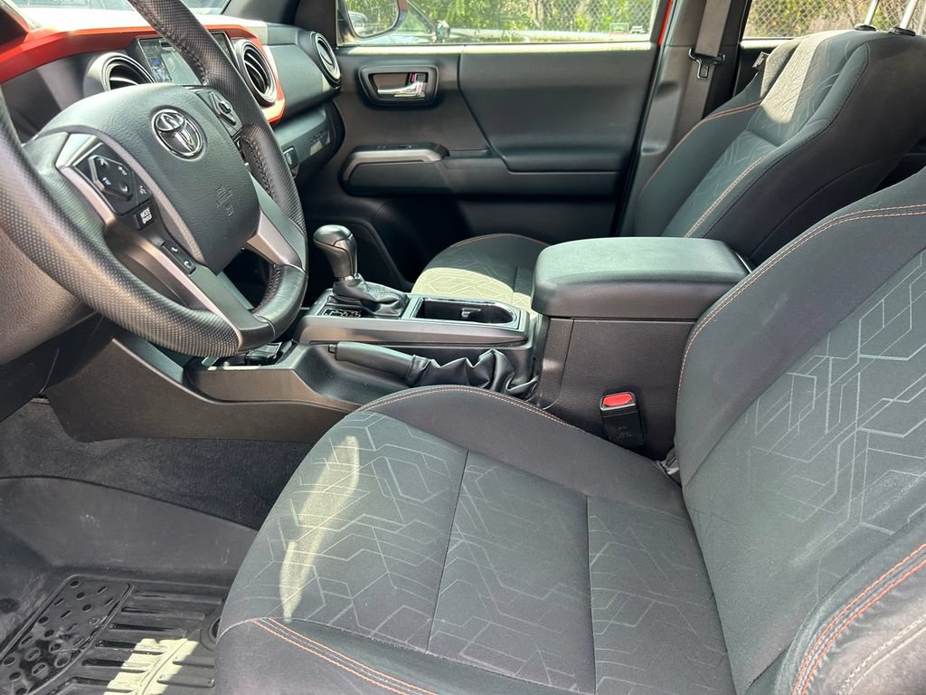 Used 2016 Toyota Tacoma TRD Sport w/ Towing Package AWD/4WD image 11
