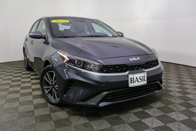 Used 2023 Kia Forte LXS w/ LXS Technology Package image 3