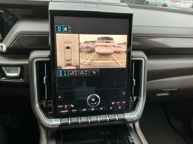 Used 2025 GMC Yukon Elevation RWD image 12