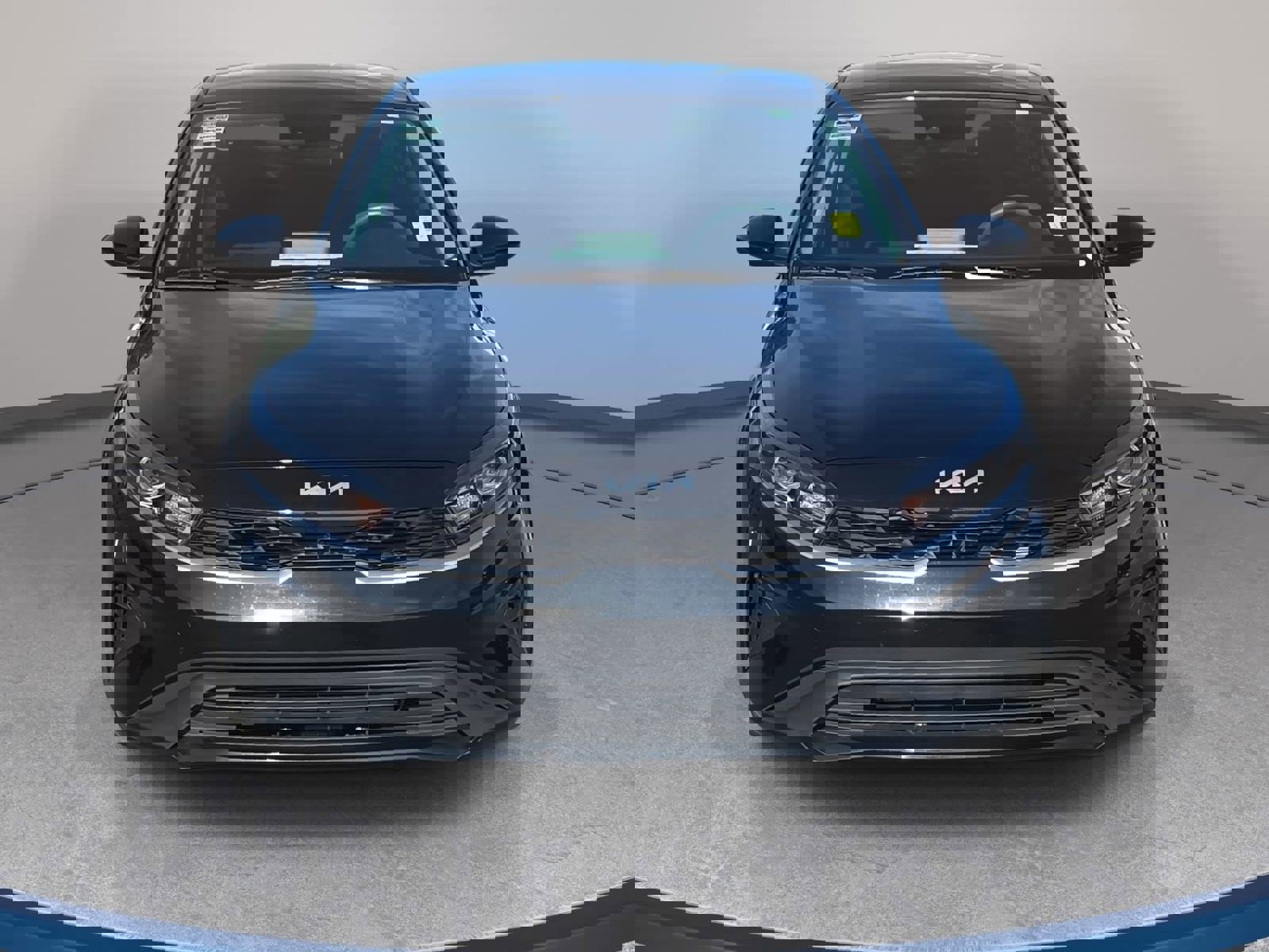 Used 2023 Kia Forte LXS image 2