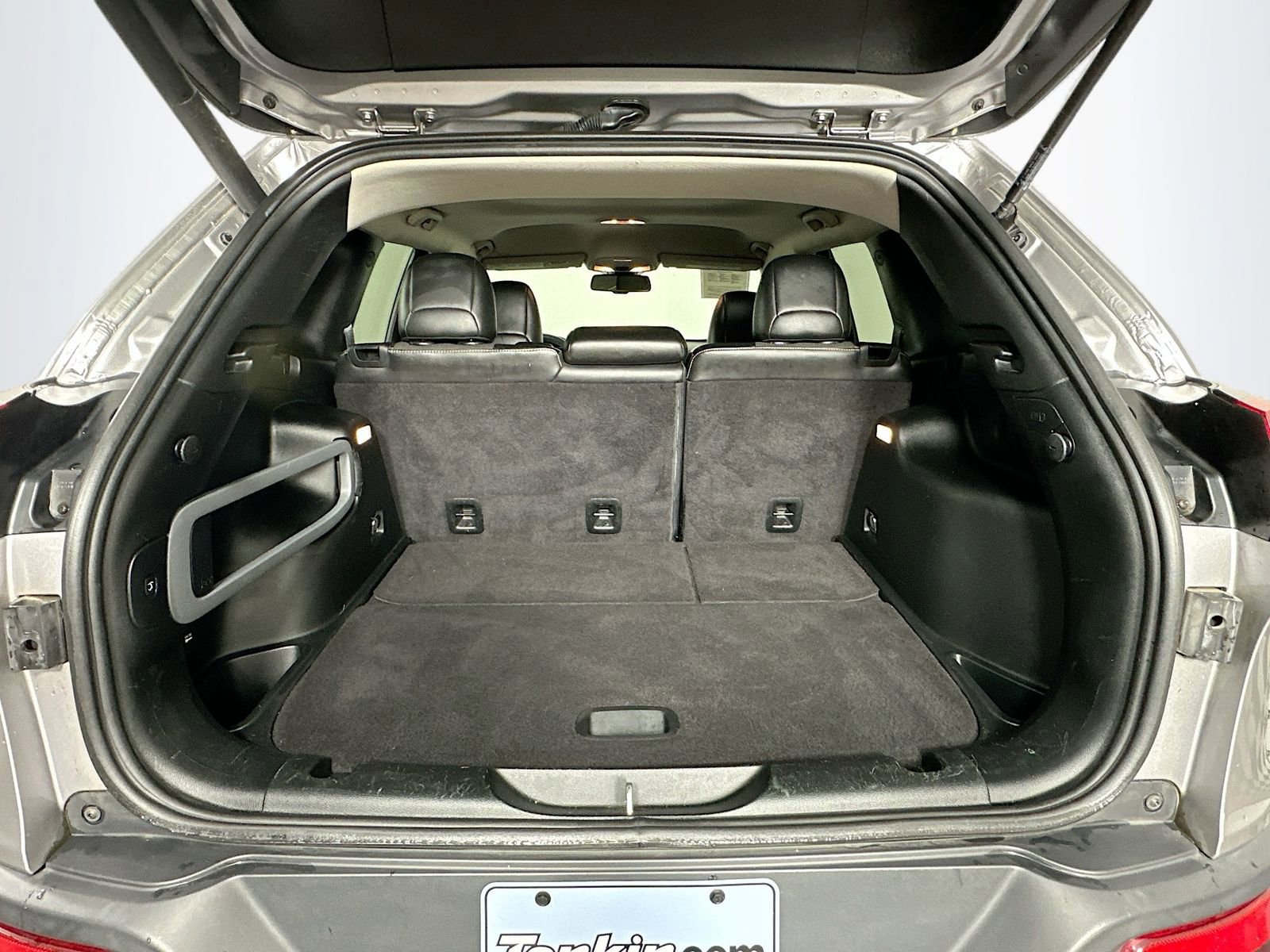 Used 2018 Jeep Cherokee Latitude Plus w/ Comfort/Convenience Group image 25