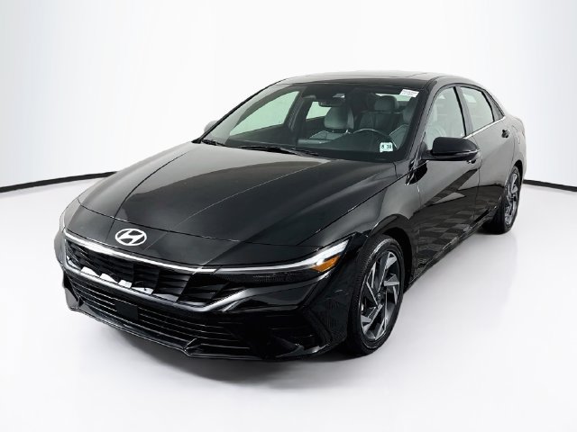 Certified 2025 Hyundai Elantra Limited FWD image 4