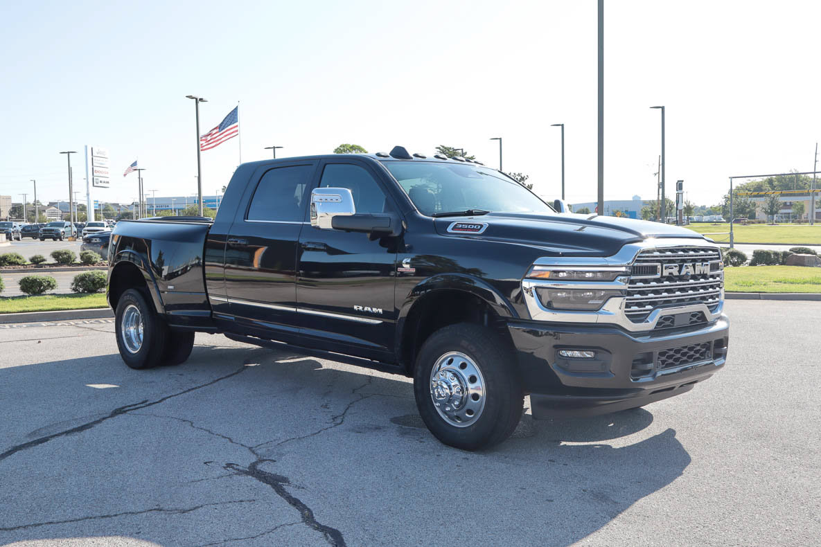 New 2027 RAM 3500 Limited AWD/4WD image 3