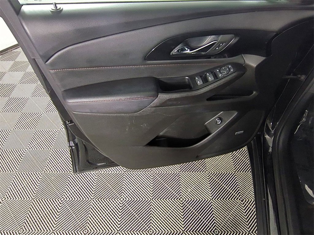 Used 2023 Chevrolet Traverse RS image 22