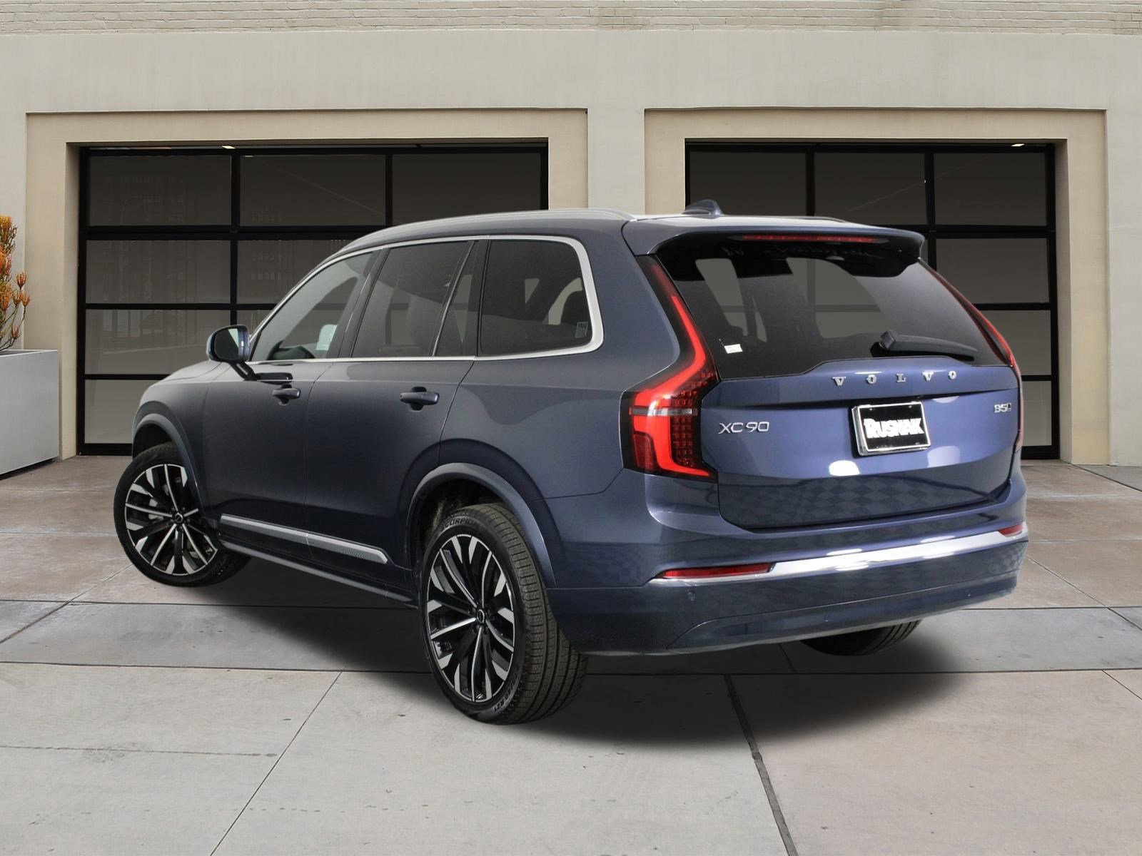 Certified 2025 Volvo XC90 B5 Core image 2