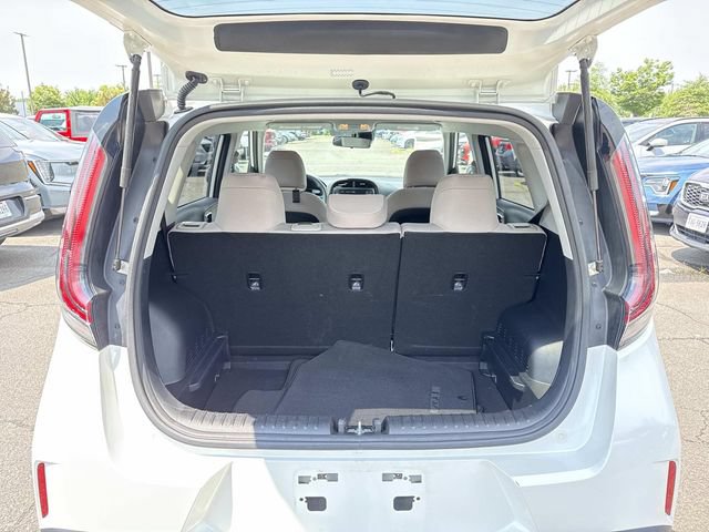 Used 2023 Kia Soul LX w/ LX Technology Package FWD image 12