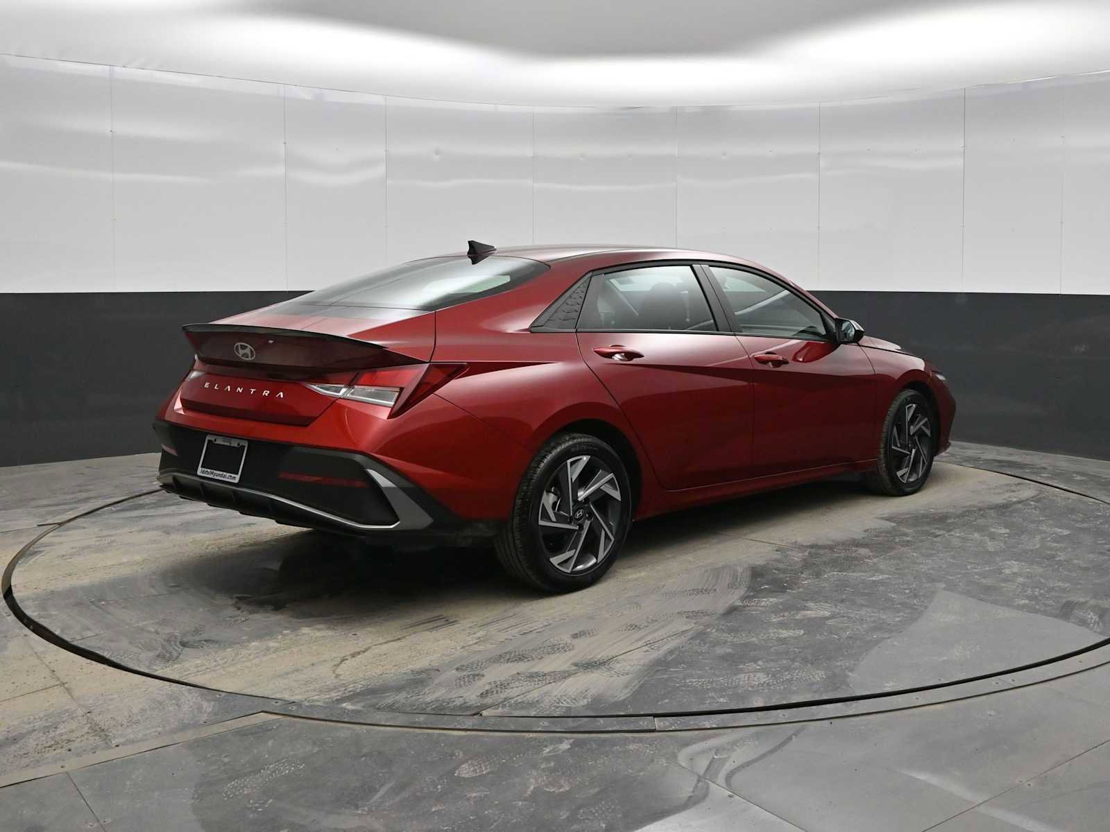 Certified 2025 Hyundai Elantra Sport image 8