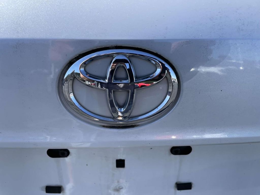 Used 2022 Toyota Highlander LE image 26