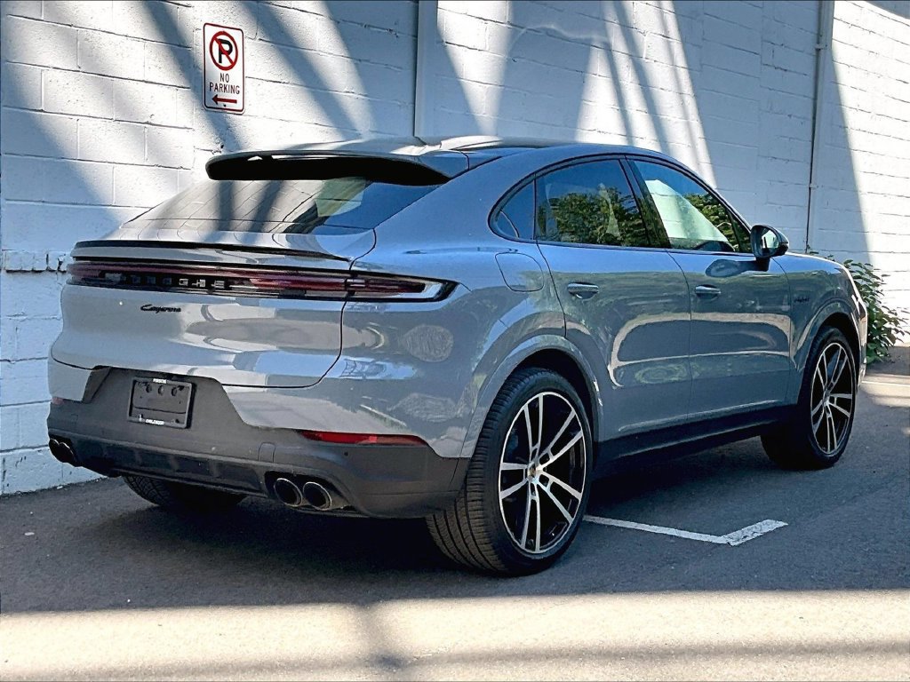 Certified 2025 Porsche Cayenne E-Hybrid Coupe AWD/4WD image 17