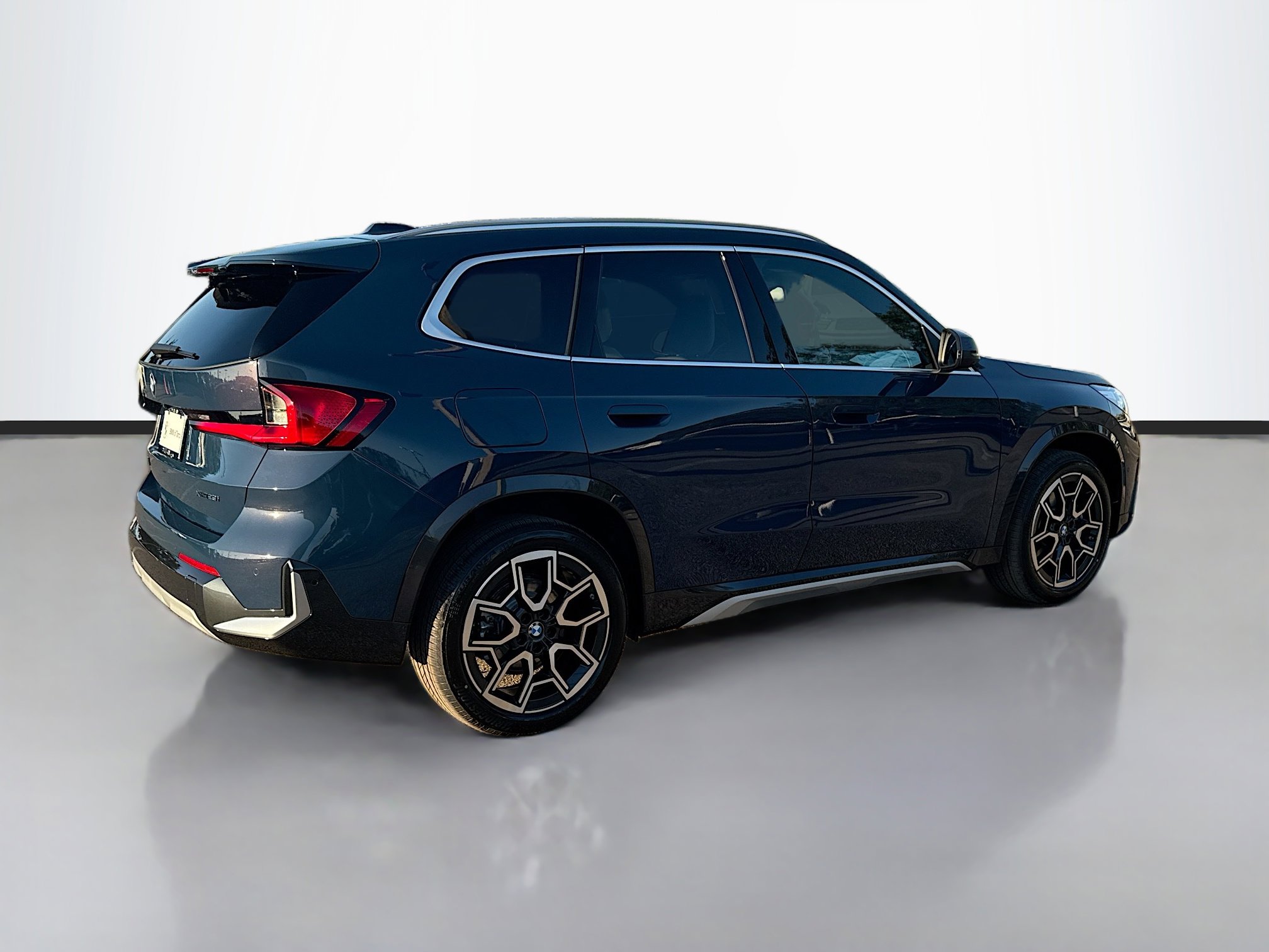 New 2026 BMW X1 xDrive28i w/ Technology Package image 3