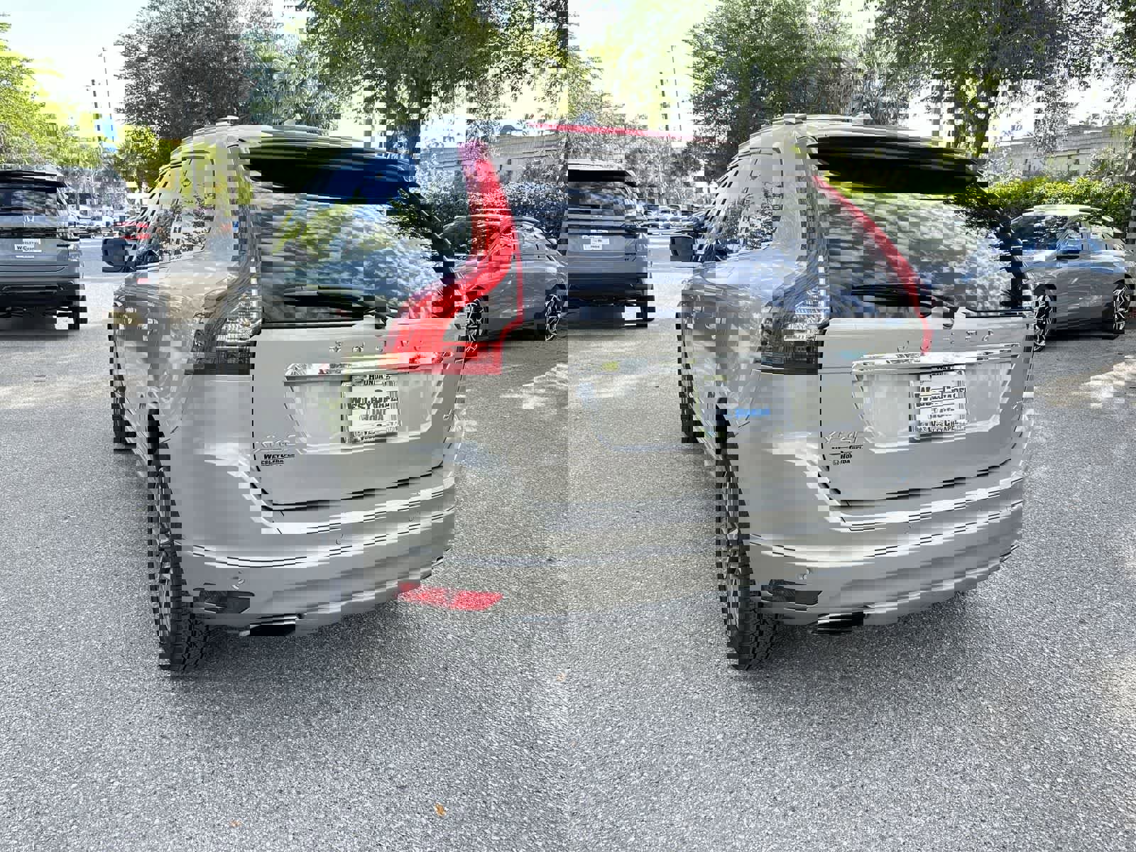 Used 2016 Volvo XC60 T6 FWD image 4