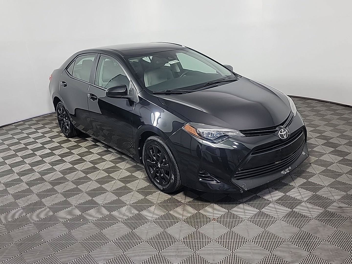 Used 2019 Toyota Corolla LE FWD image 2