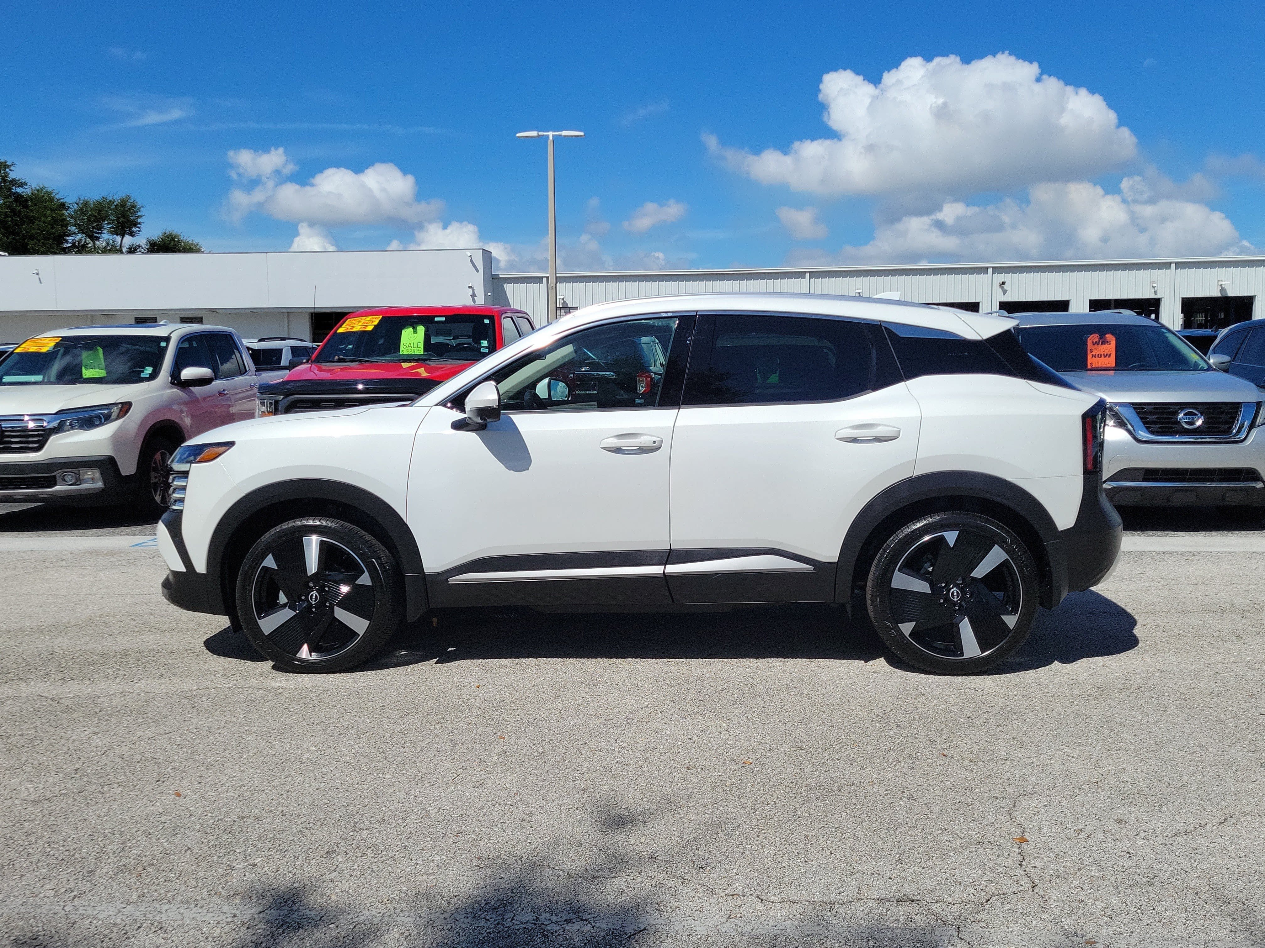 Used 2025 Nissan Kicks SR w/ SR Premium Package AWD/4WD image 6