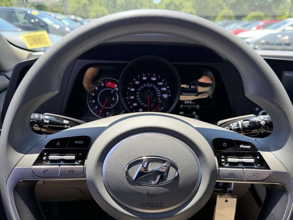 Certified 2023 Hyundai Elantra SE FWD image 32