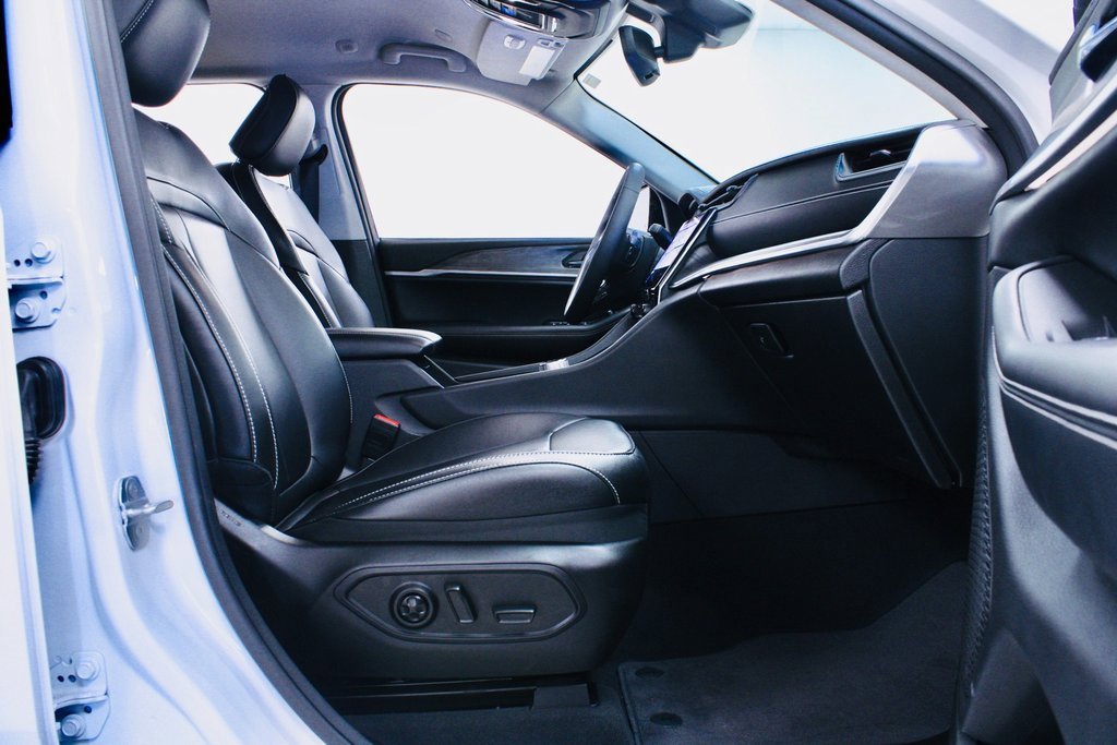 Used 2024 Jeep Grand Cherokee Limited w/ Black Appearance Package image 27