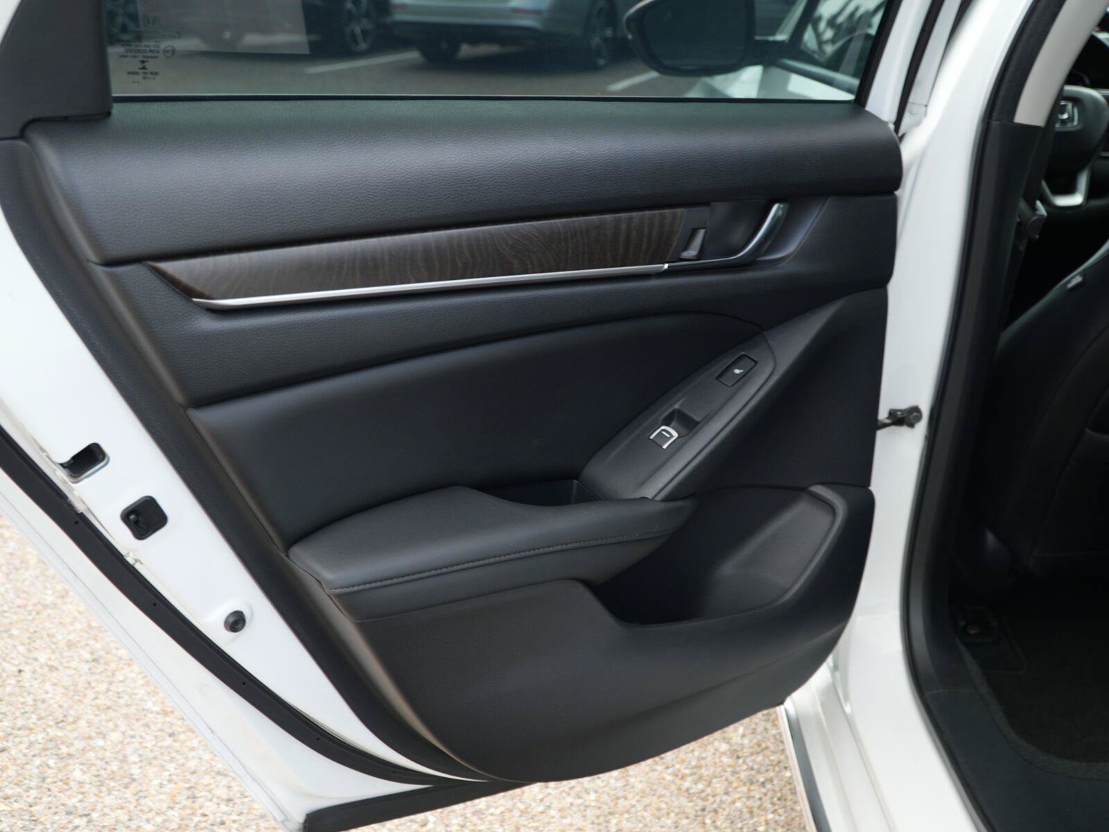 Used 2019 Honda Accord Touring image 18