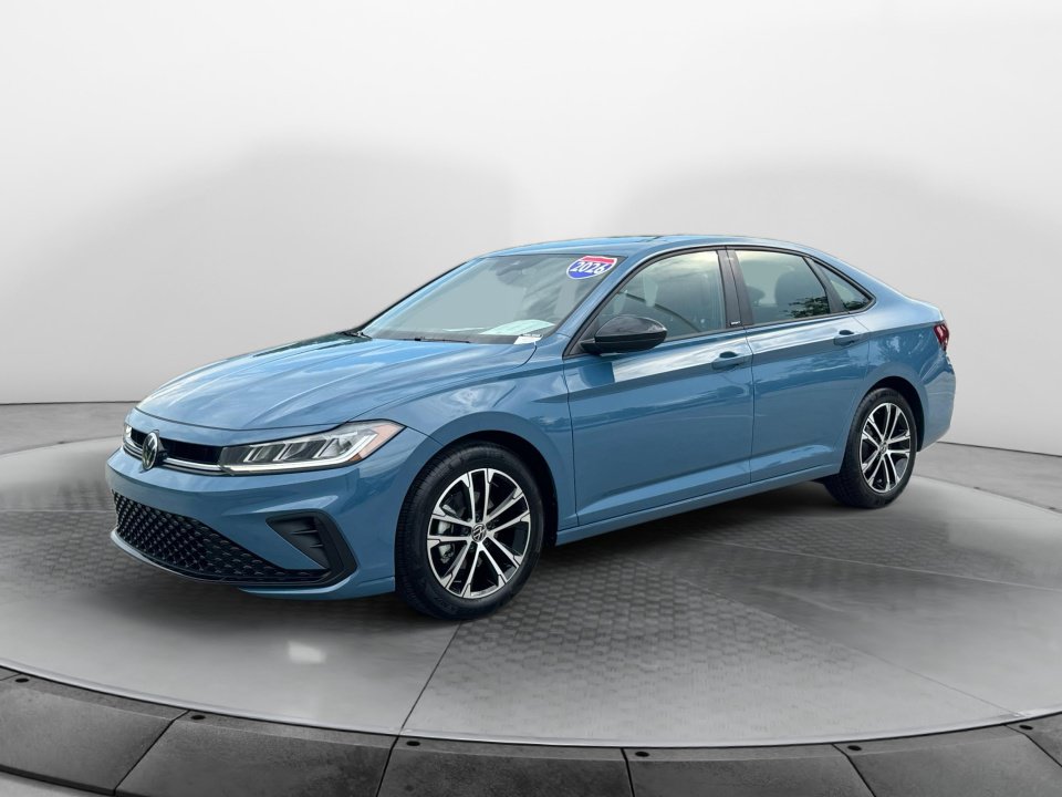 Used 2026 Volkswagen Jetta Sport FWD image 3