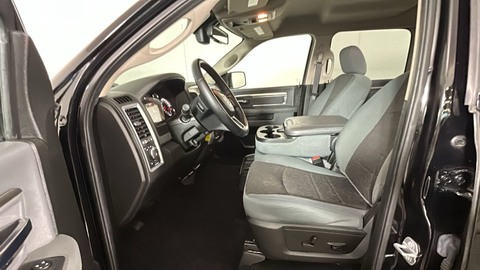 Used 2019 RAM 1500 Big Horn AWD/4WD image 14