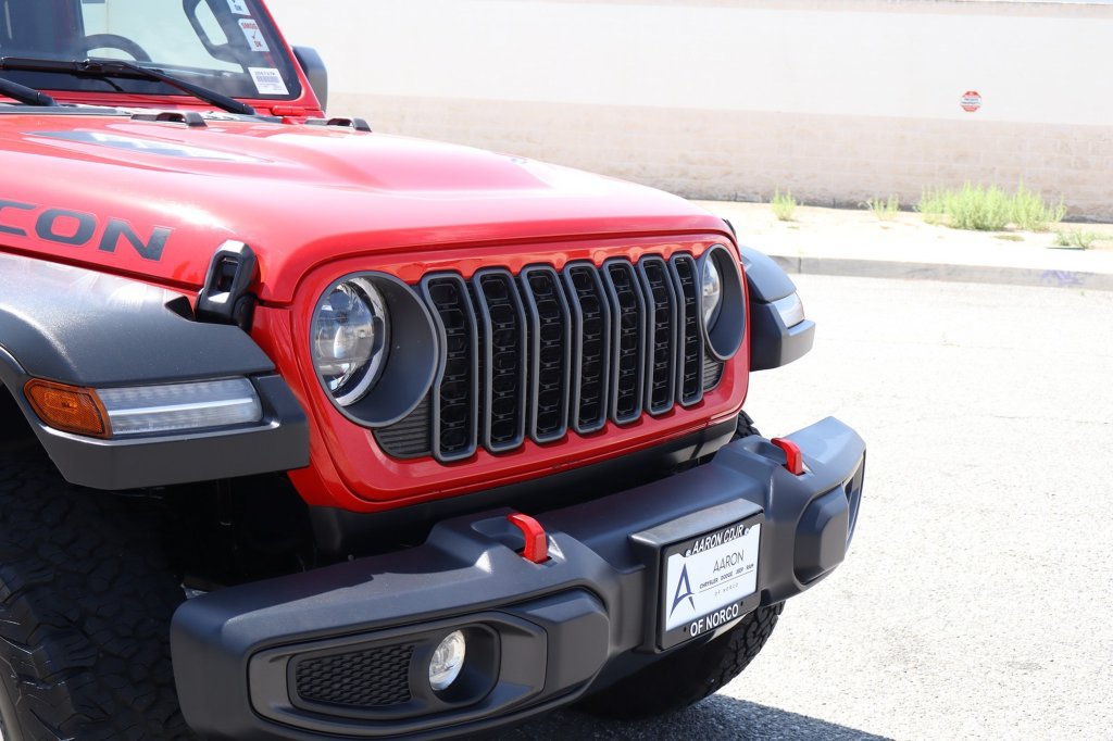 Certified 2025 Jeep Wrangler Unlimited Rubicon w/ Convenience Group AWD/4WD image 9