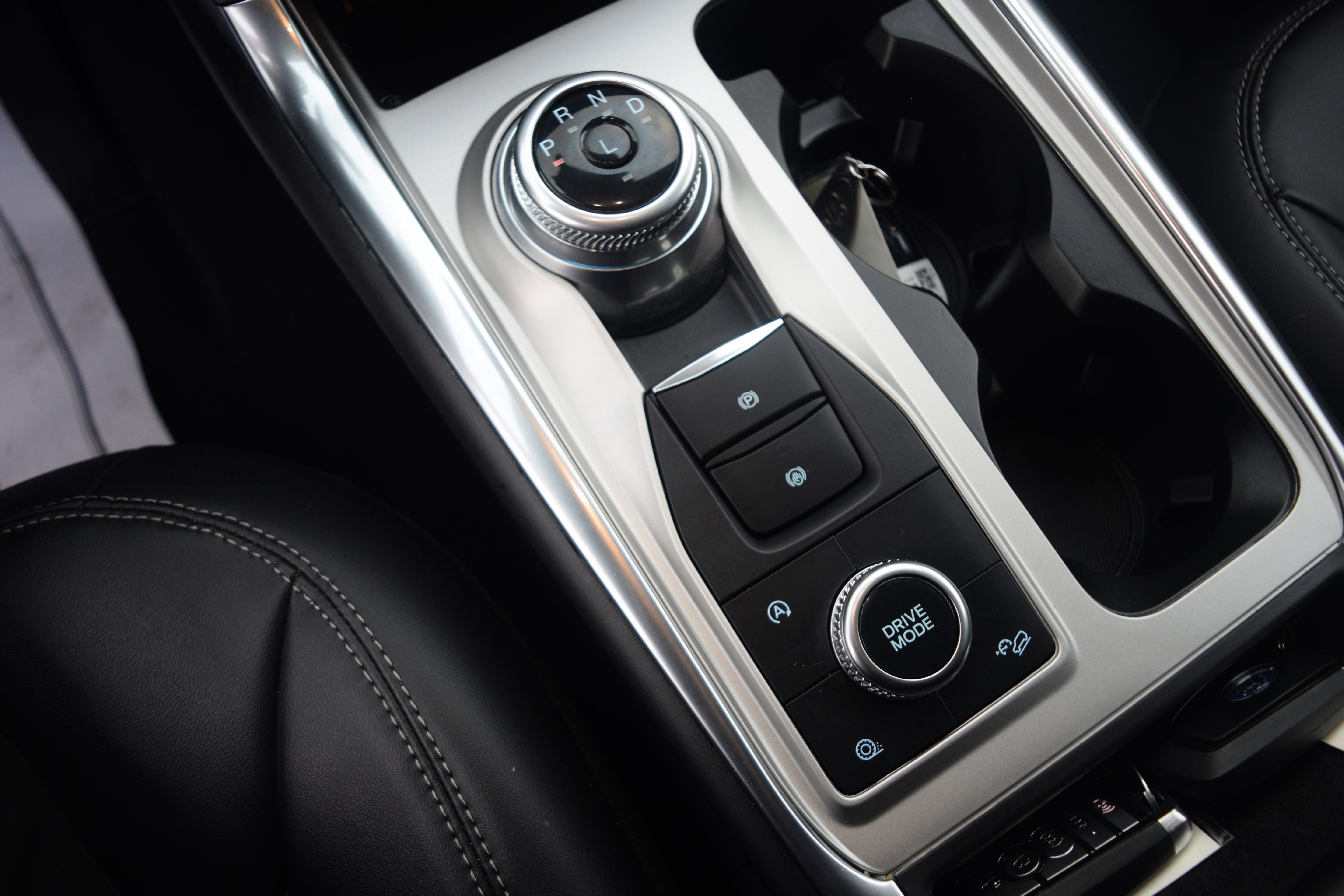 Used 2023 Ford Explorer XLT w/ Equipment Group 202A image 12