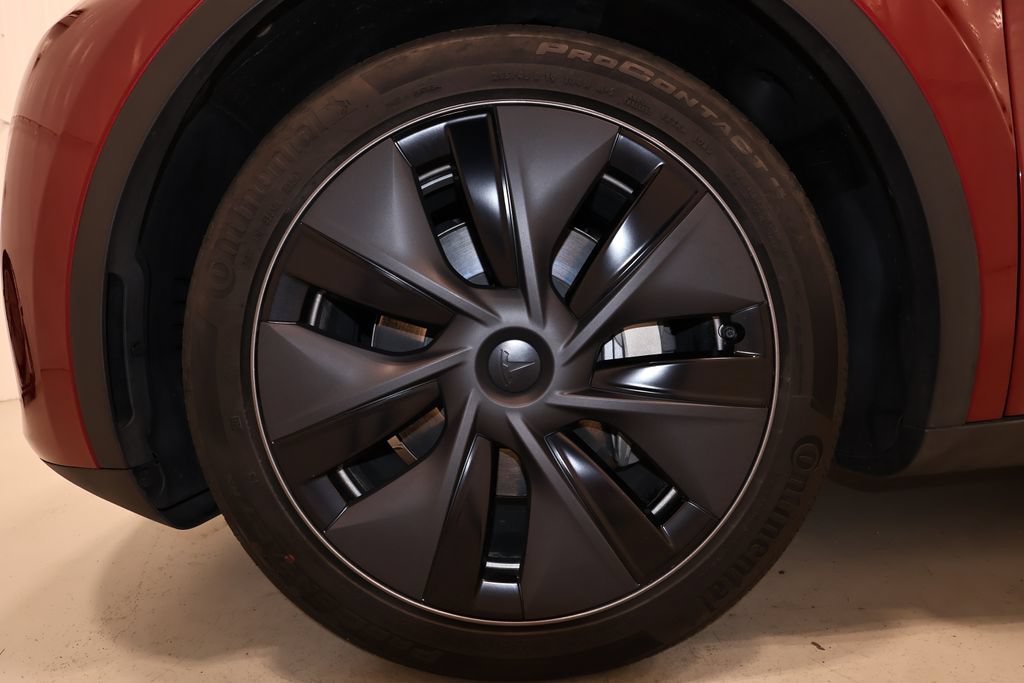Used 2025 Tesla Model Y Long Range AWD/4WD image 34