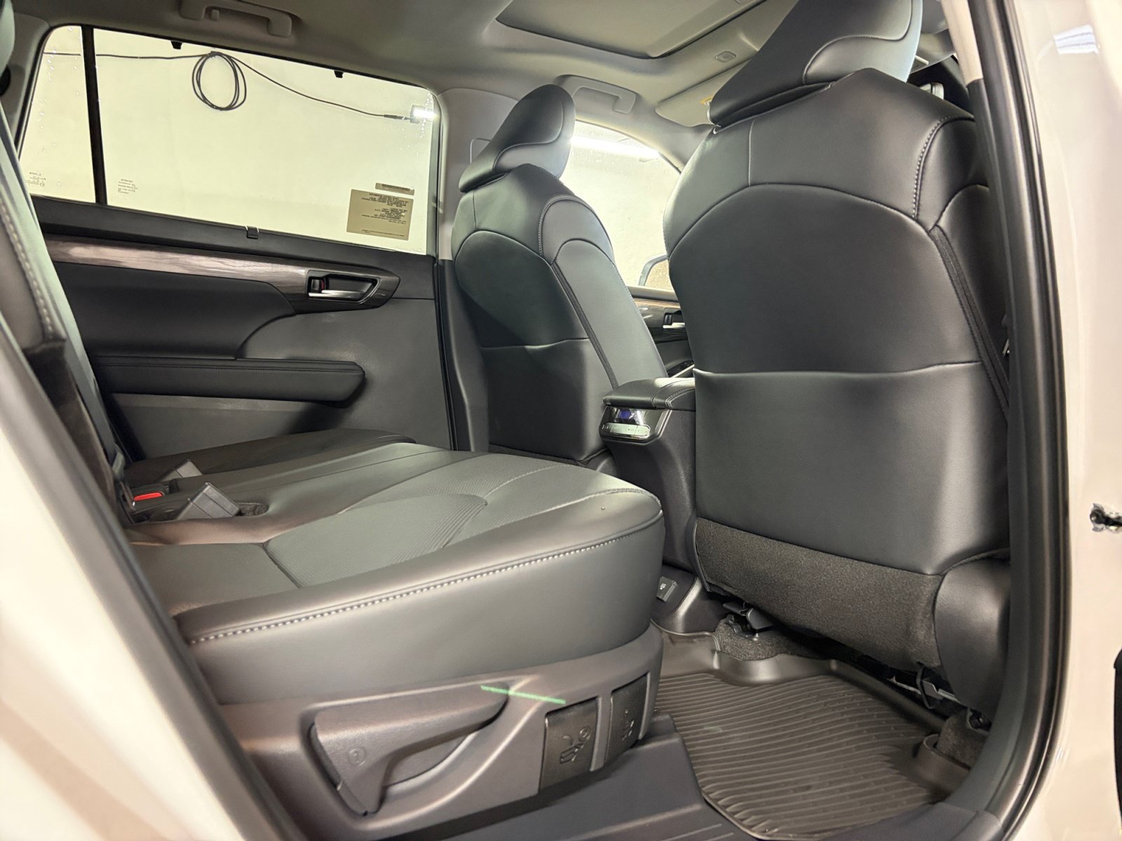 New 2026 Toyota Highlander Limited AWD/4WD image 18