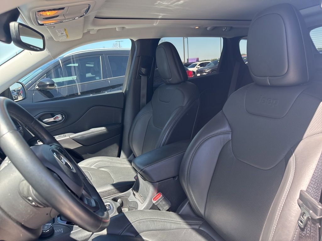 Used 2019 Jeep Cherokee Limited image 2
