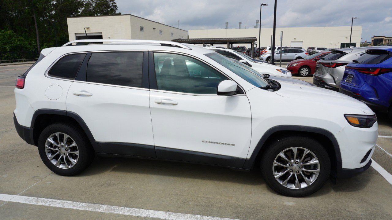 Used 2019 Jeep Cherokee Latitude Plus FWD image 4