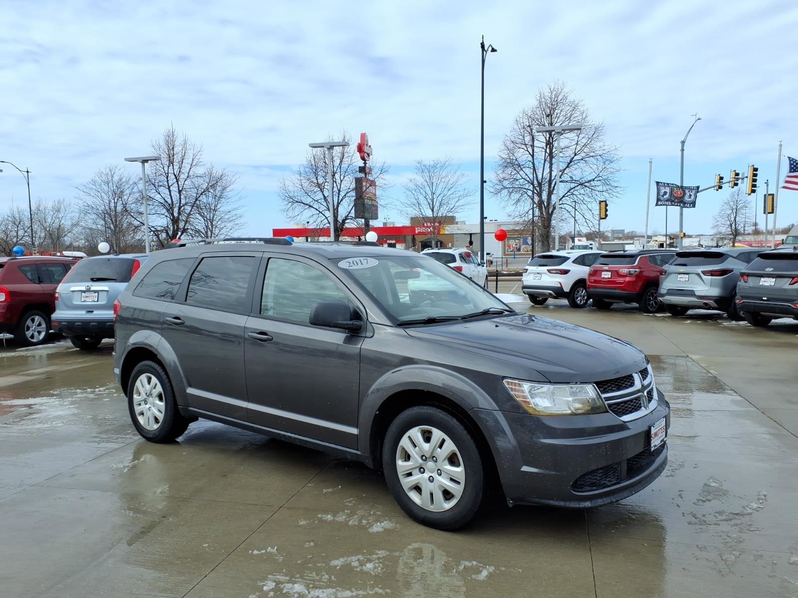Used 2017 Dodge Journey SE FWD image 1