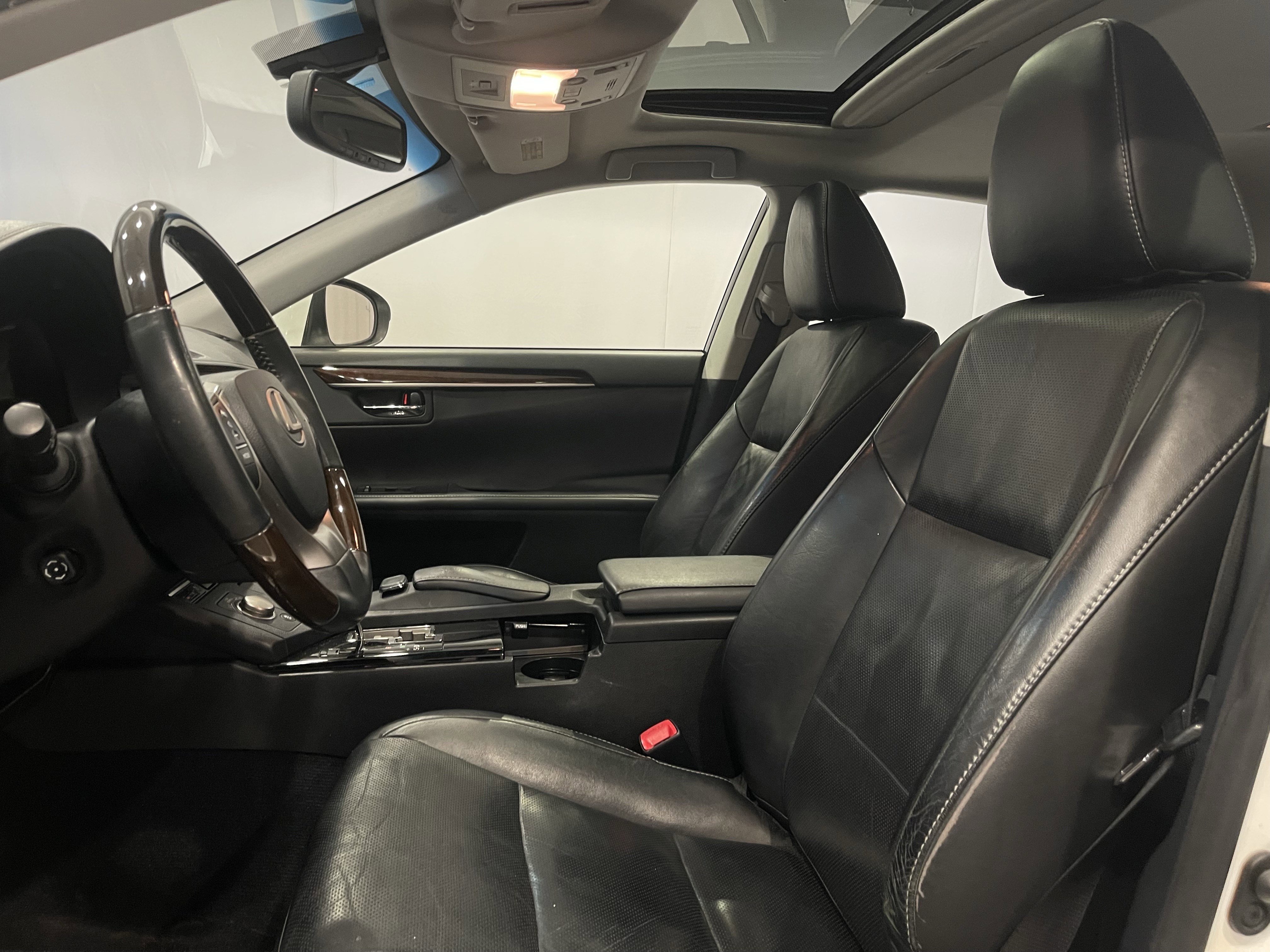Used 2015 Lexus ES 350 w/ Luxury Package FWD image 10
