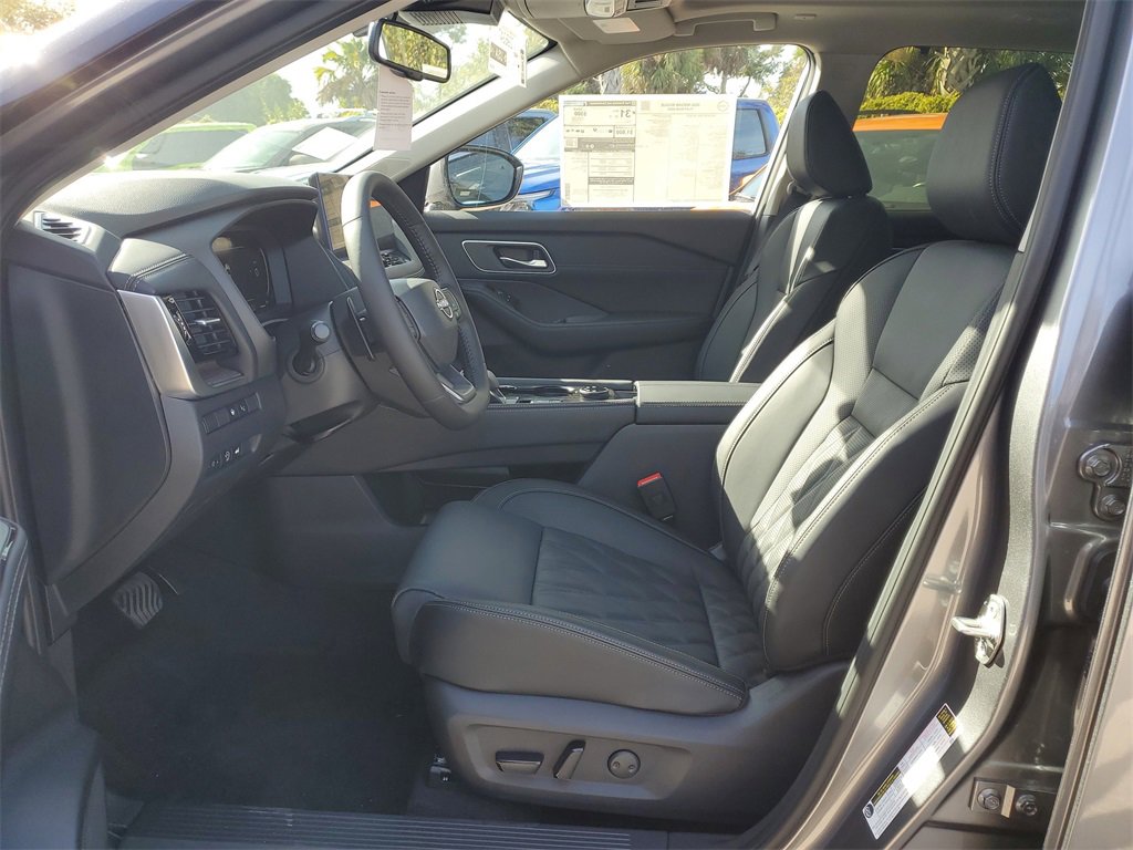 New 2026 Nissan Rogue Platinum image 9