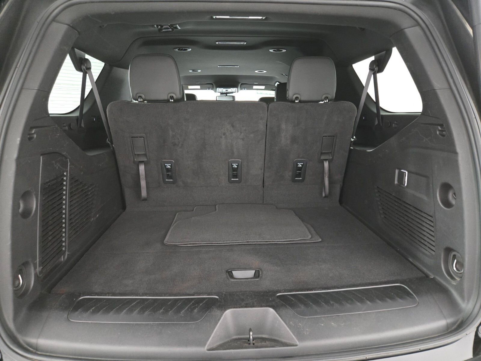 Used 2024 Chevrolet Suburban LT RWD image 15