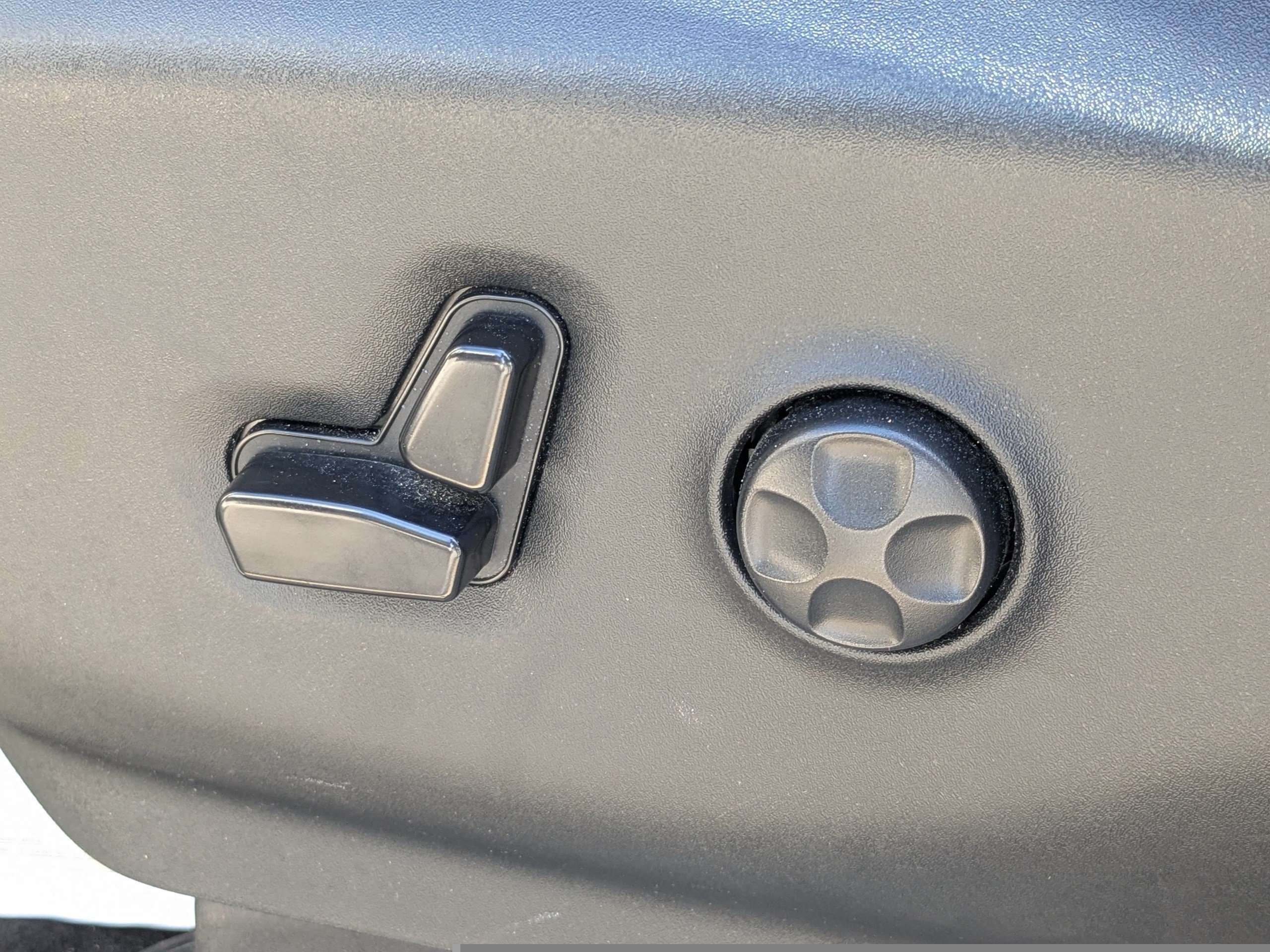 Used 2023 Chrysler Pacifica Touring-L FWD image 24