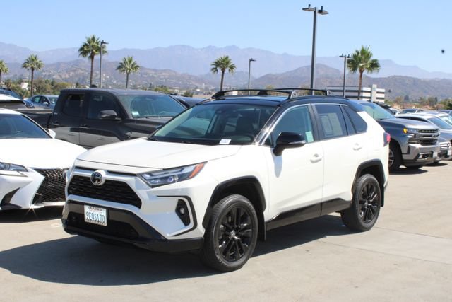 Used 2022 Toyota RAV4 XLE Premium FWD image 3