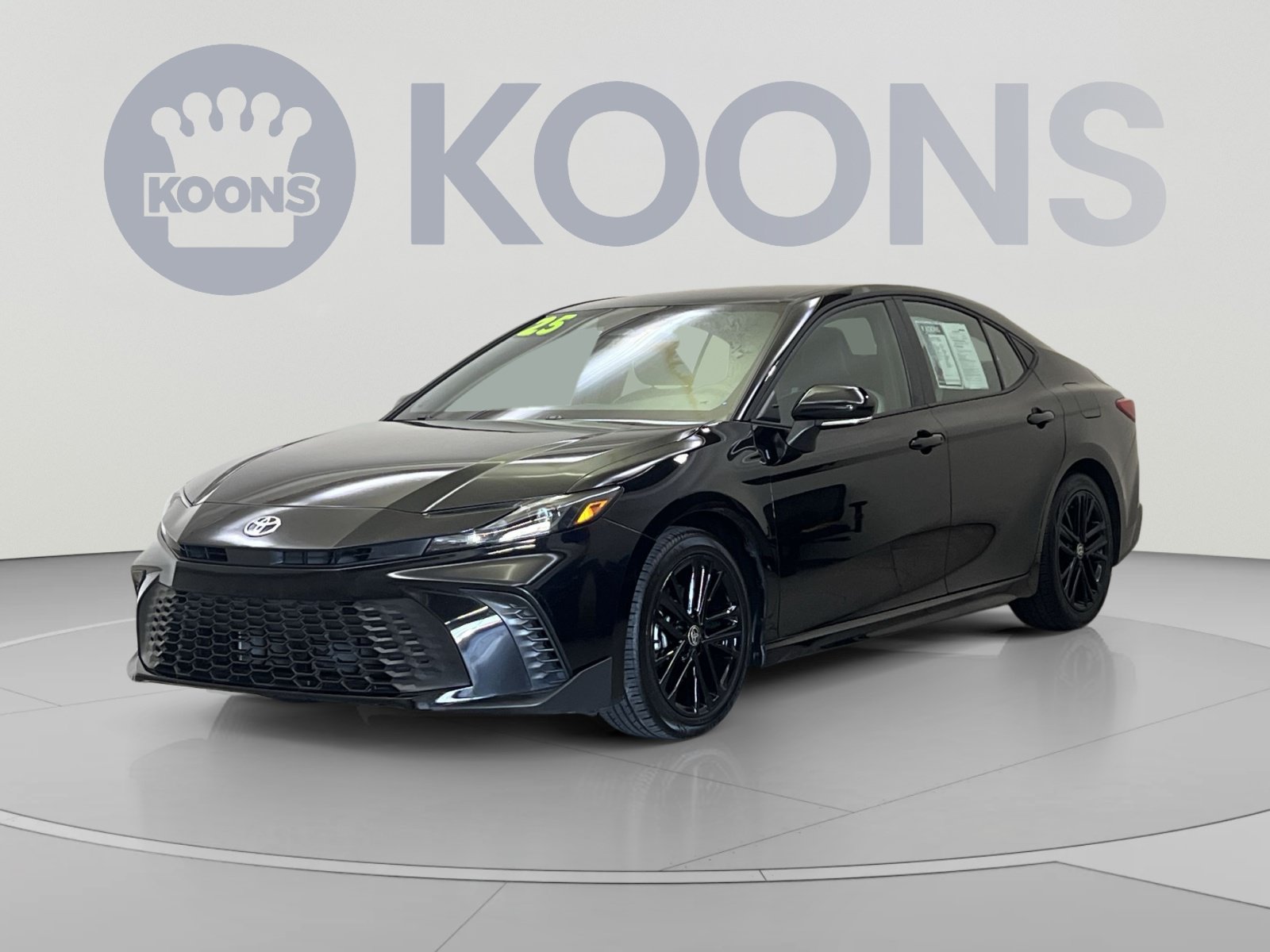 Used 2025 Toyota Camry SE FWD image 4