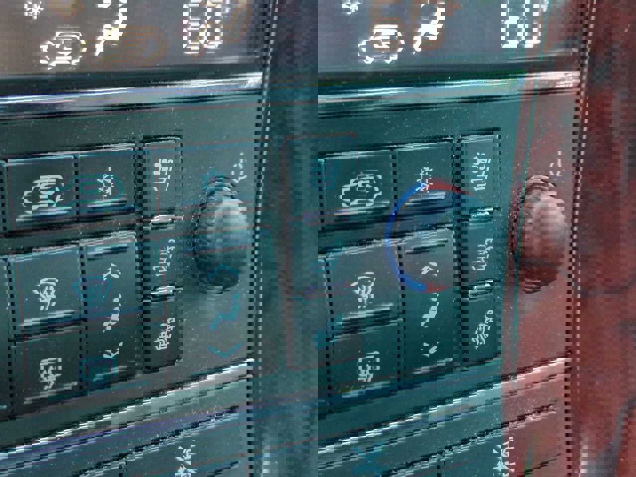 Used 2013 Cadillac Escalade EXT Premium image 24