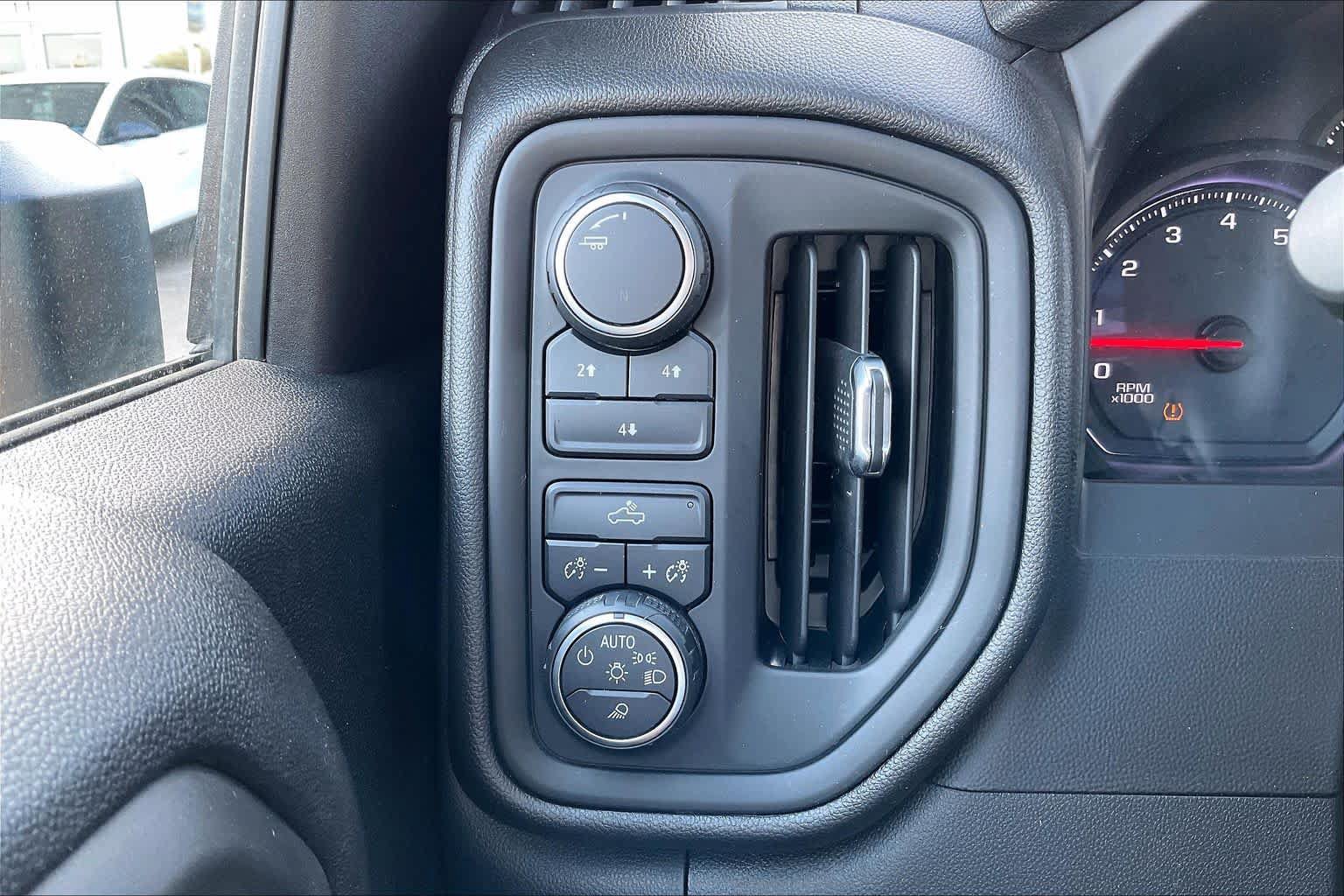 Certified 2020 Chevrolet Silverado 2500 Custom w/ Custom Convenience Package AWD/4WD image 33
