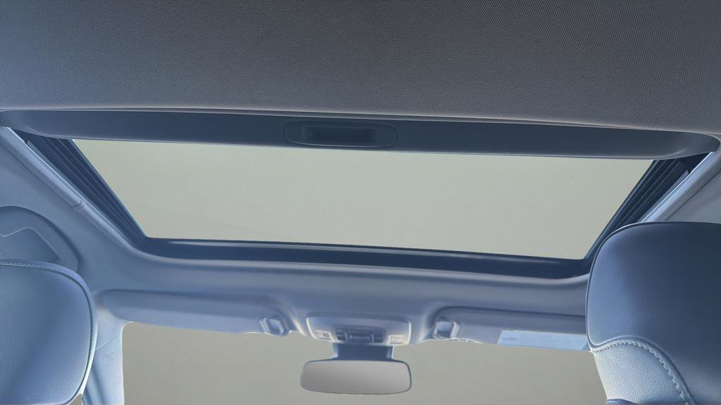 Used 2021 Toyota Camry XLE w/ Navigation Upgrade Package image 21