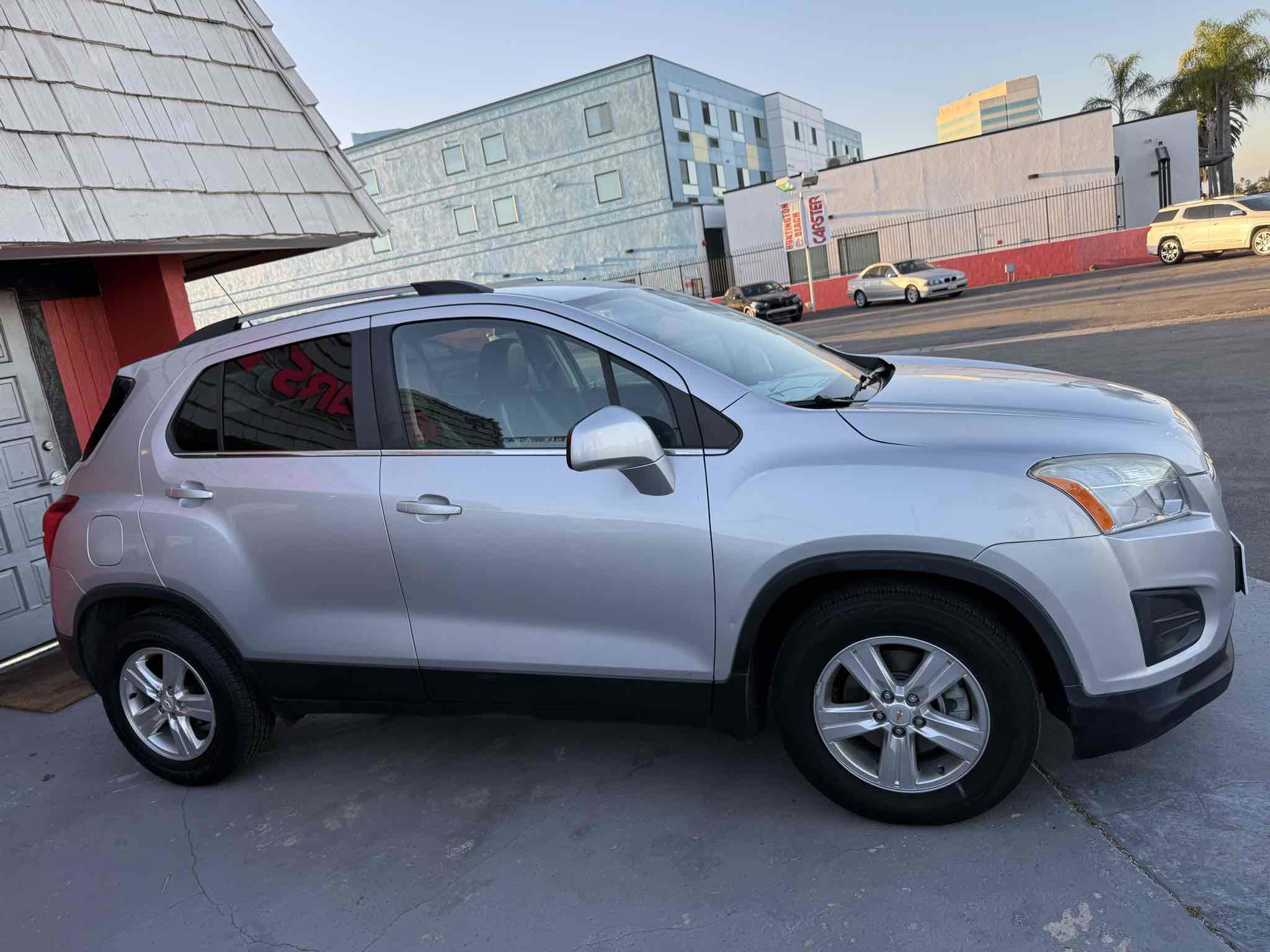 Used 2015 Chevrolet Trax LT w/ LT Sun and Sound Package FWD image 4