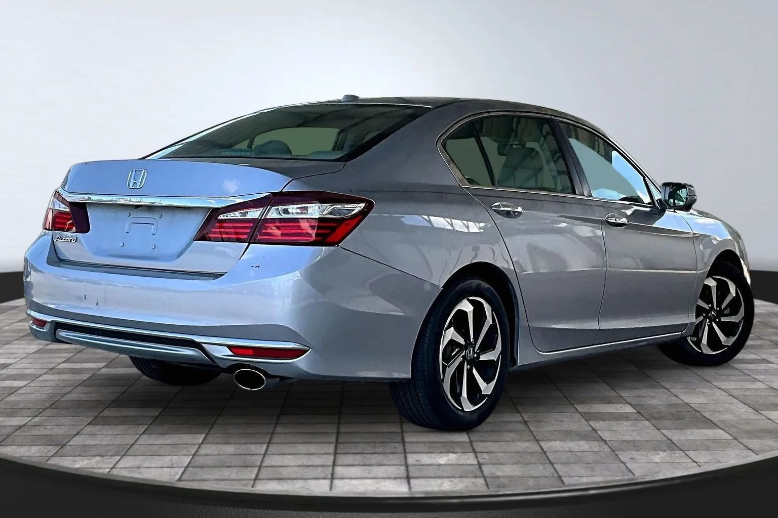 Used 2017 Honda Accord EX-L image 6