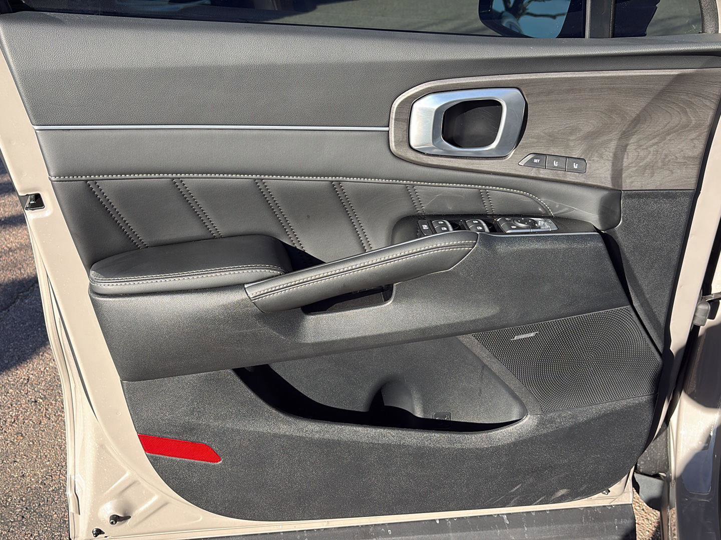 Used 2025 Kia Sorento SX Prestige image 8